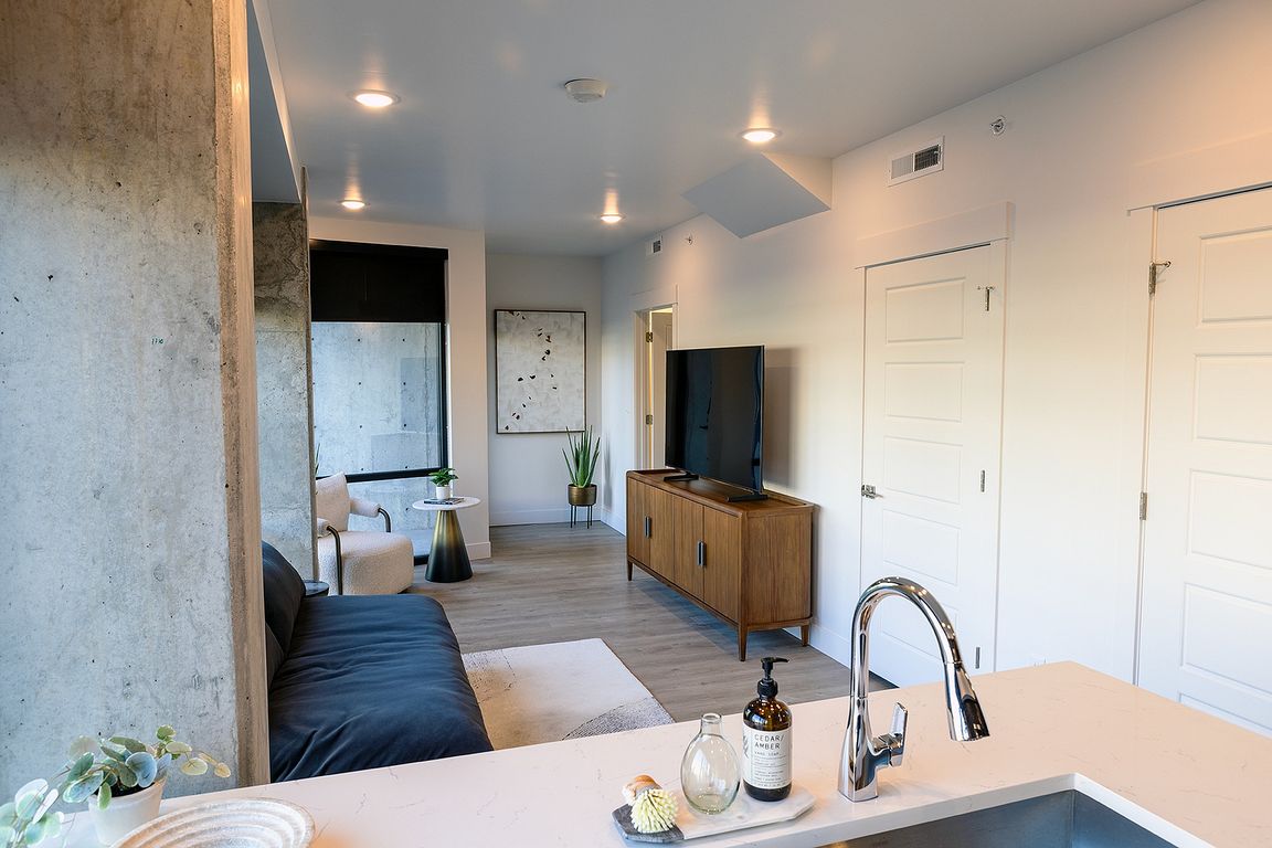 the_citizen_townhome_livingroom