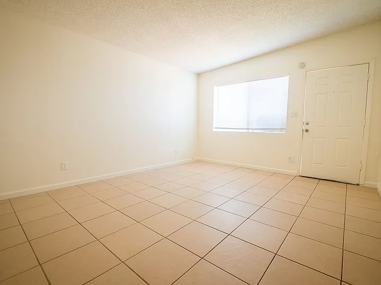 4937 E De Medici Dr — Photo 5
