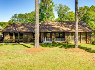 2 Riddle Rd, Greenville, SC 29607