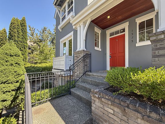 4th image of 1575 NE Iris St
