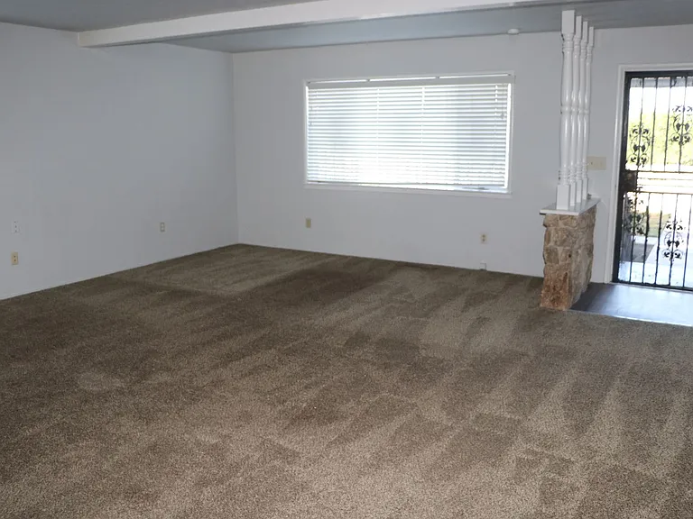 3214 S Leonard Ave — Photo 3