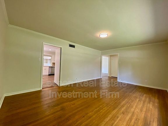 5th image of 208 Bruce Ave