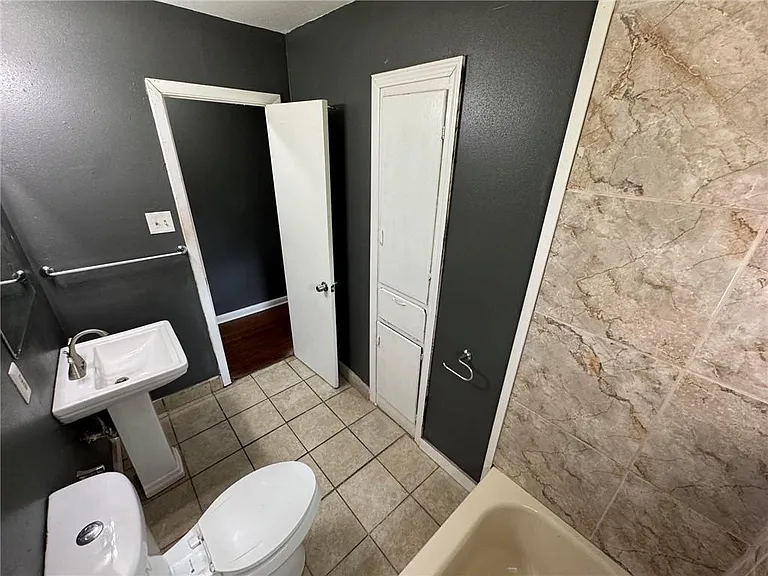 2805 Harper Ave — Photo 13