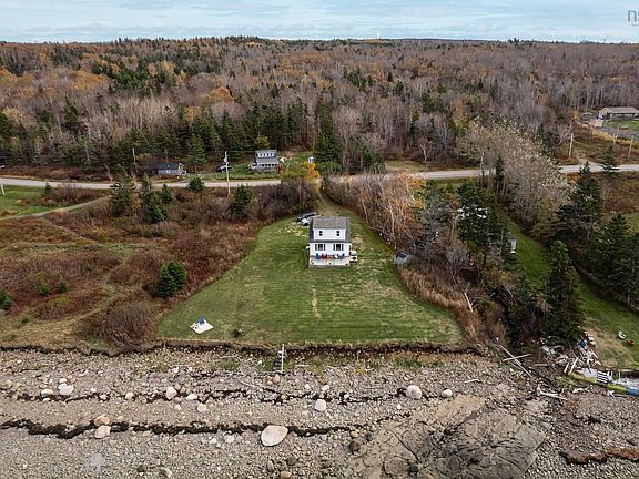 5th image of 5015 Shore Rd W