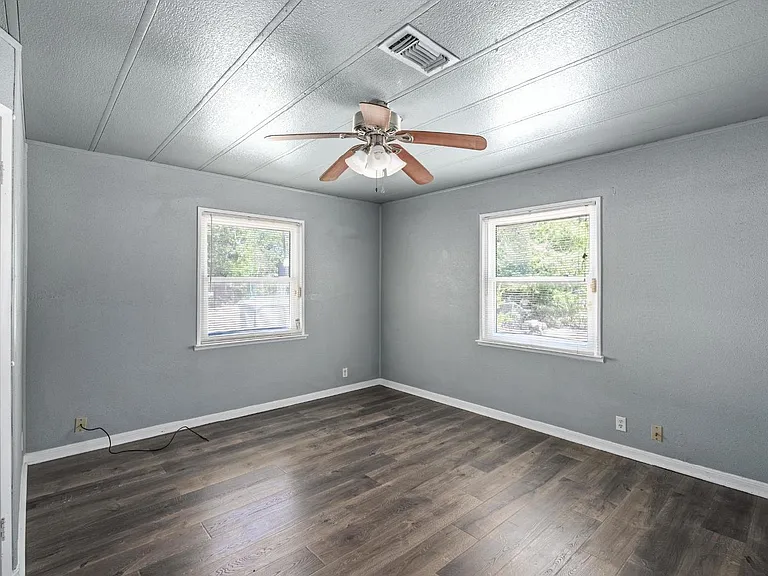 1505 Elyse Dr — Photo 8