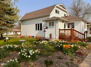 1183 4th St S, Carrington, ND 58421