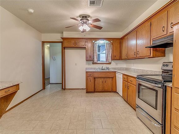 5th image of 4228 Sunnyview Dr