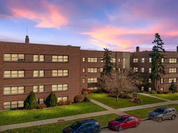 550 Parkview
