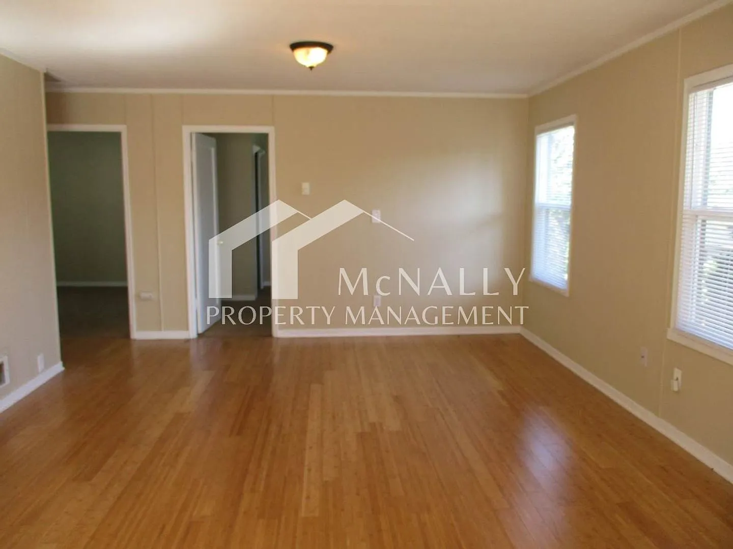 2 Bedroom, 1 Bathroom Home in Downtown Gig Harbor — Photo 4