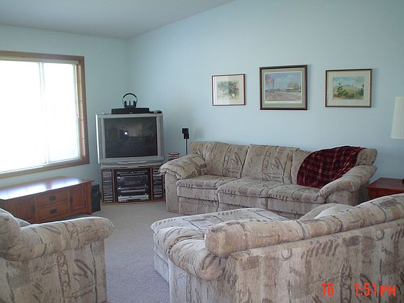 Large Living Room with Vaulted Ceilings 