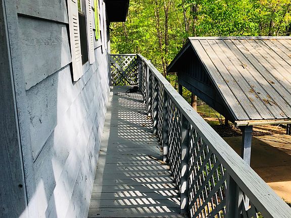 Side balcony