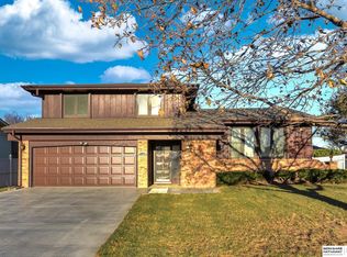11460 Queens Dr, Omaha, NE 68164