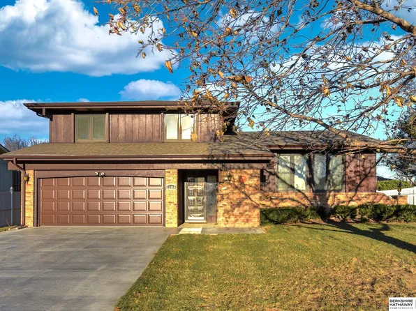 11460 Queens Dr, Omaha, NE 68164