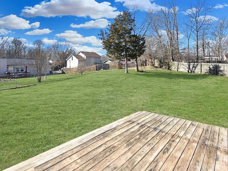 423 Athena Dr — Photo 17