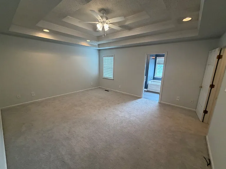 102 N Woodridge Dr — Photo 7