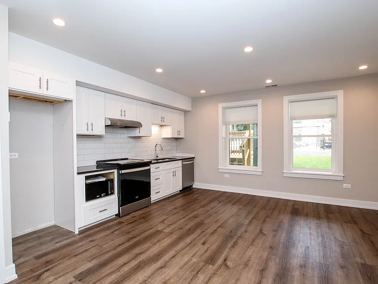 1710 W Lunt Ave #103 — Photo 6