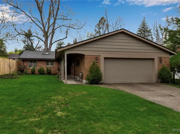 124 Smallwood Dr, Amherst, NY 14226