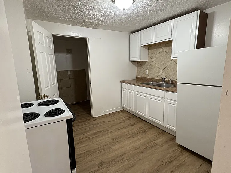 31 N Elm St #2 — Photo 4