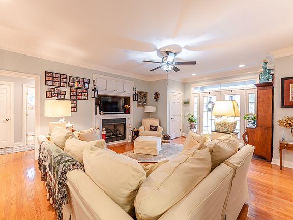 2nd image of 565 Bell Dr W