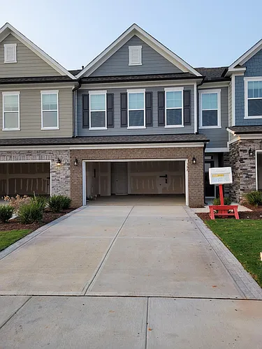 302 Kephart Way Photo 1