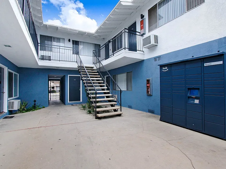 Reseda Apartments — Photo 62