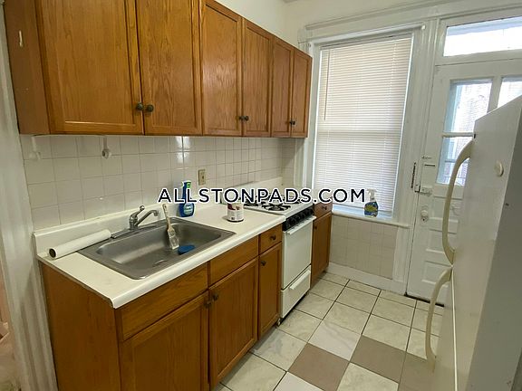 3rd image of 4 Price Rd APT 8