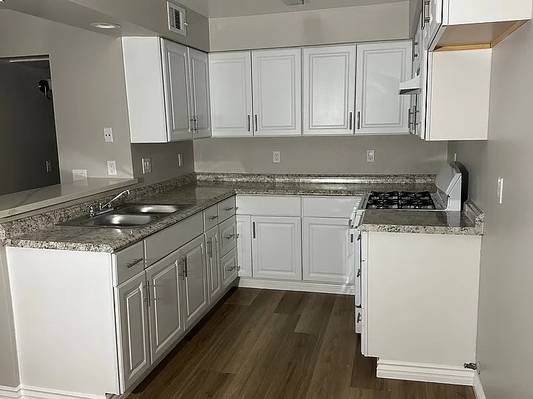 13750 Vanowen St #3 — Photo 19