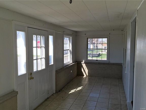 2nd image of 407 W 1st St