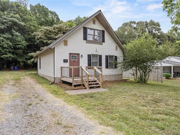 131 Lindbergh St, Winston Salem, NC 27104
