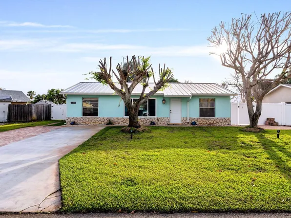 8675 SE Keathley Ct, Hobe Sound, FL 33455