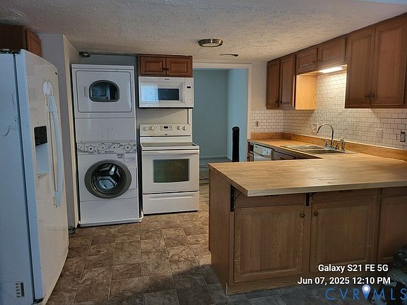 4th image of 1510 Americana Dr