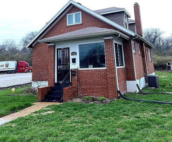 1st image of 127 Epple Pl