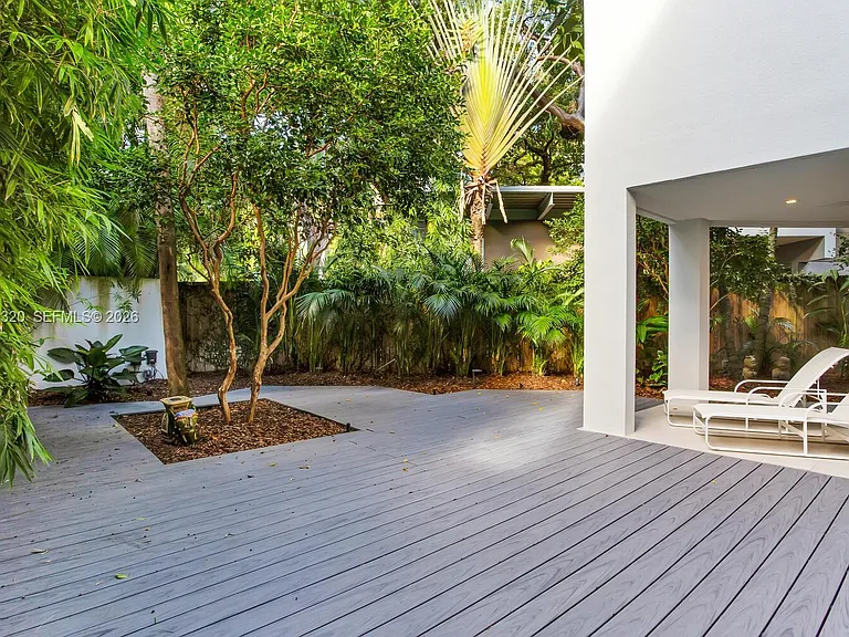 2475 S Bayshore Dr — Photo 29