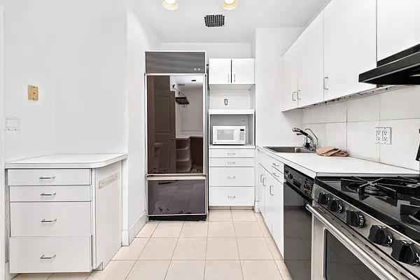 Sold by Avalon Partners NY | media 9