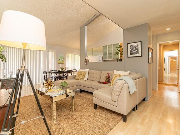 5th image of 1801 Diamond St Unit 318