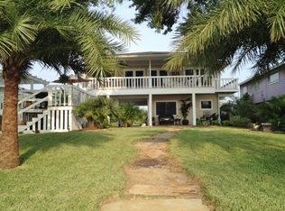 654 W Bayshore Dr, Palacios, TX 77465