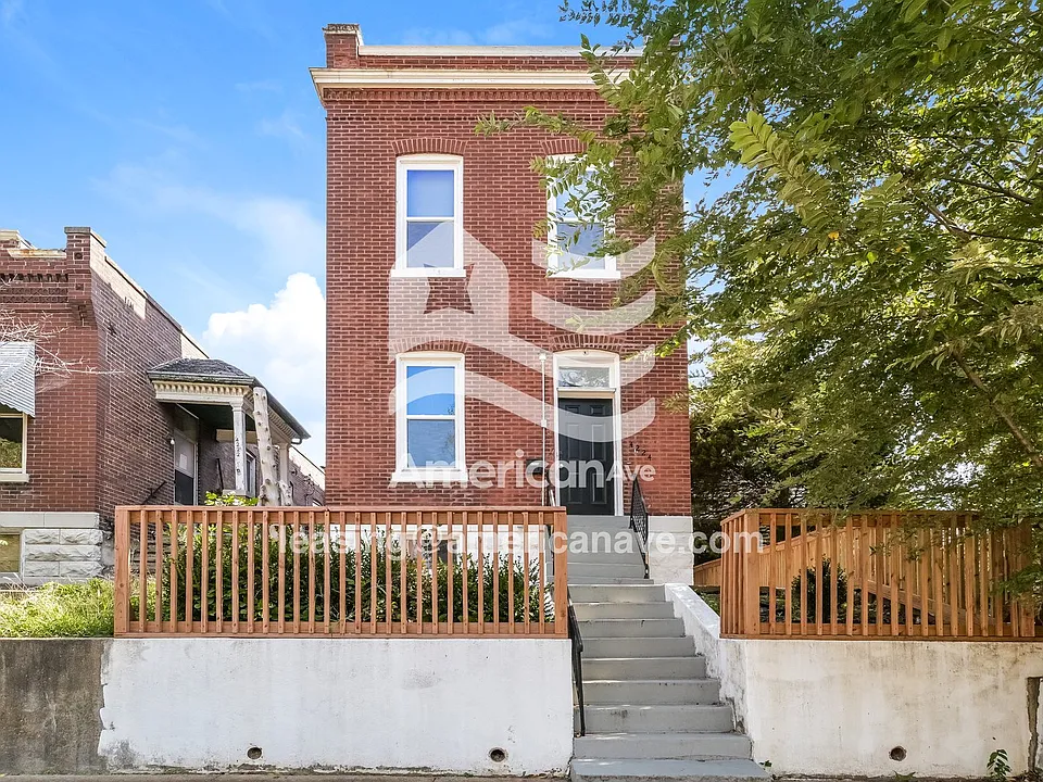 4224 Iowa Ave