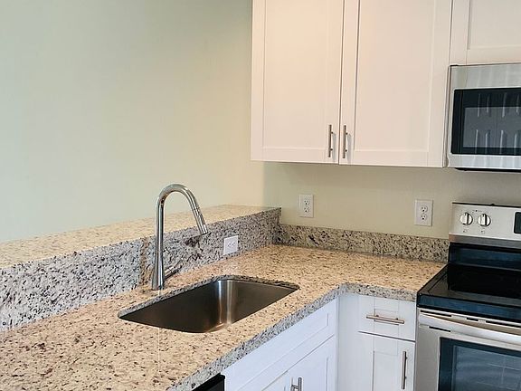 5th image of 1631 SW 1st Ave #104