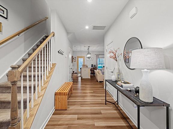 5th image of 845 Oak Center Dr