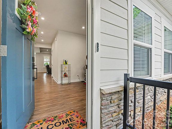 3rd image of 14811 Williams Place Aly