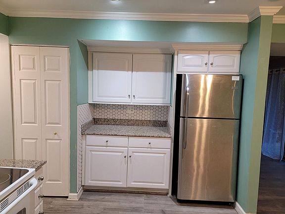 3rd image of 9745 Kings Crown Ct