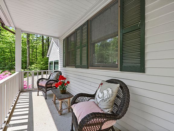 3rd image of 7 Hickory Hill Rd