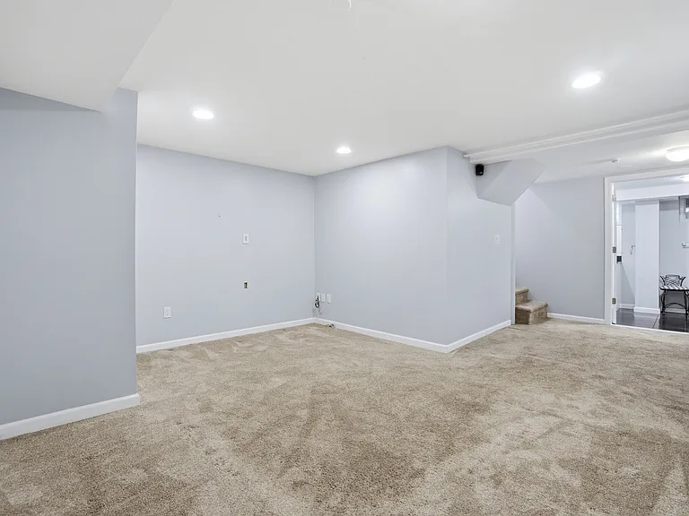 45 Oakland Ave — Photo 30