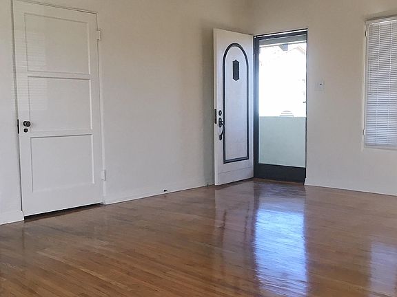 3rd image of 10593 Ayres Ave