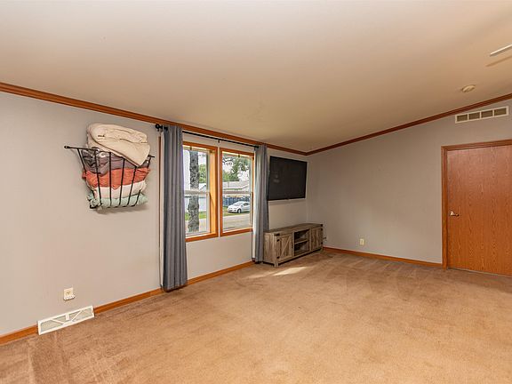 5th image of 404 Lasalle St