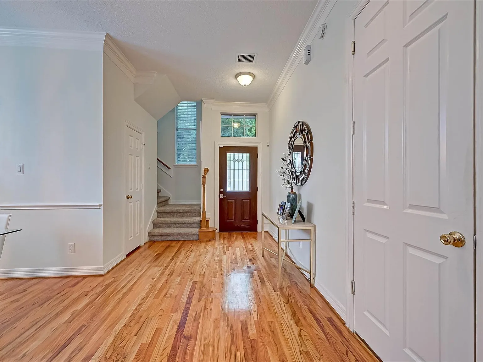3 bed, 2.5 bath, 2465 sqft, $2,600 — Photo 3
