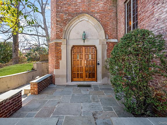 3rd image of 60 Wildwood Road