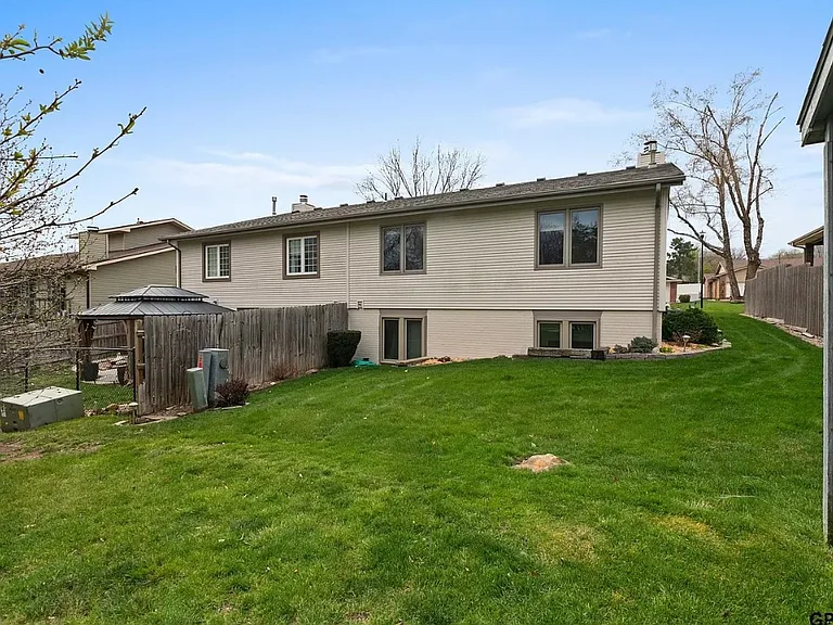 1826 Normandy Ln — Photo 25