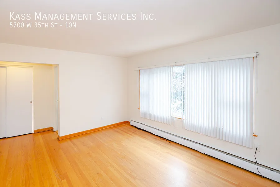 Great Cicero 1 Bed w/Heat, Hdwd FLoors & Appliances — Photo 2