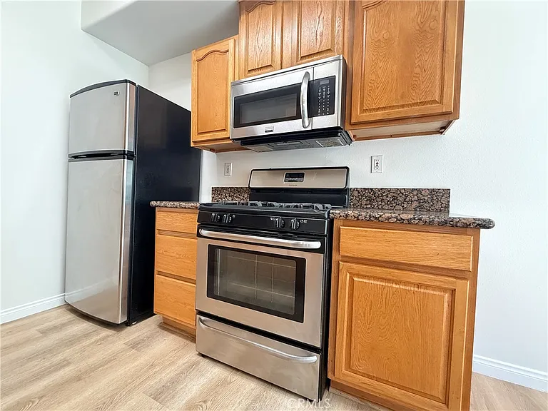 300 E Providencia Ave #111 — Photo 17